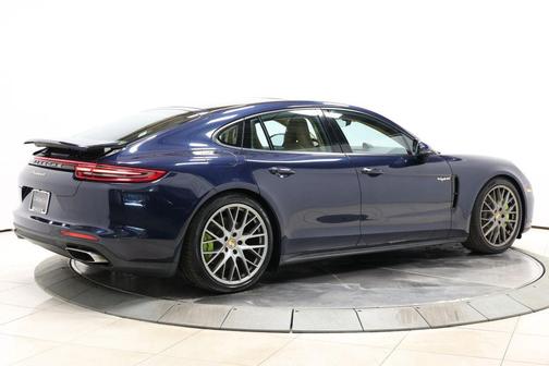 2018 Porsche Panamera 4