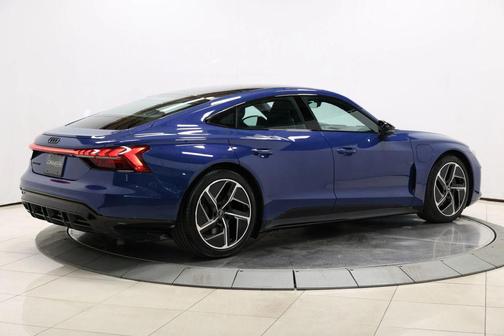 2024 Audi e-tron GT Premium Plus quattro