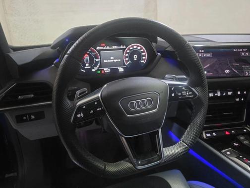 2024 Audi e-tron GT Premium Plus quattro
