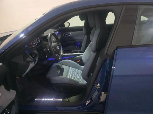 2024 Audi e-tron GT Premium Plus quattro