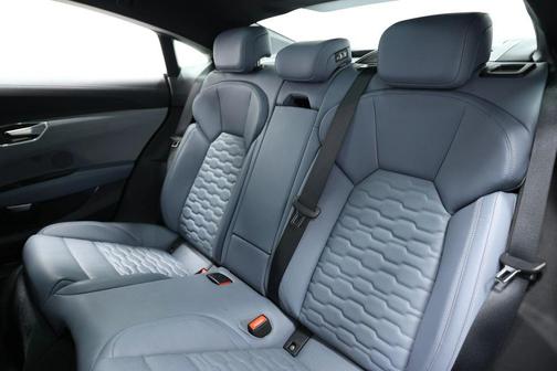 2024 Audi e-tron GT Premium Plus quattro