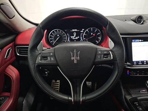 Bianco 2022 Maserati Levante Modena