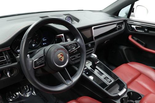 2022 Porsche Macan Sport Utility 4D