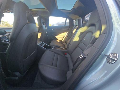 2018 Porsche Panamera 4