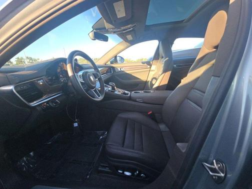 2018 Porsche Panamera 4