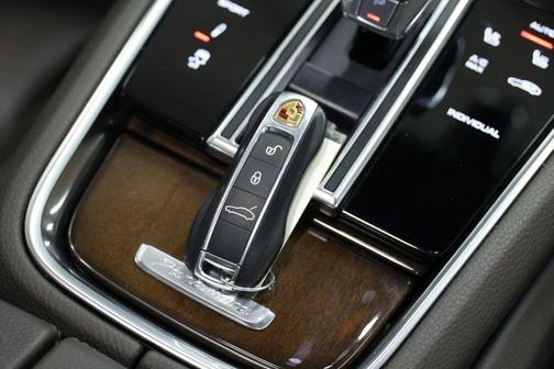 2018 Porsche Panamera 4