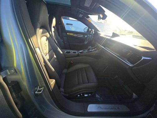 2018 Porsche Panamera 4