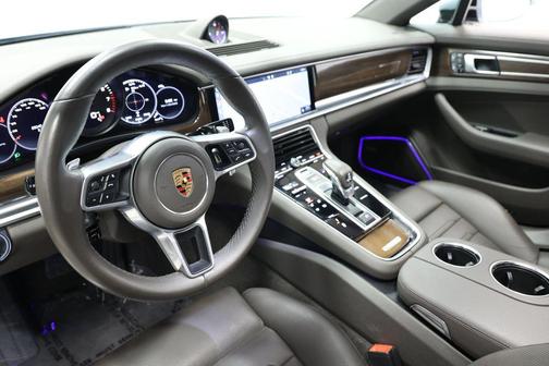 2018 Porsche Panamera 4