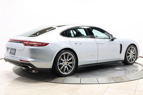 2018 Porsche Panamera 4