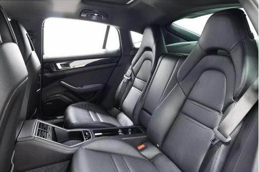 2018 Porsche Panamera 4