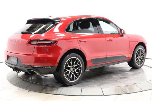 Carmine Red 2018 Porsche Macan Macan Sport Edition