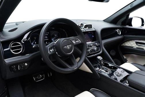 Black 2021 Bentley Bentayga V8