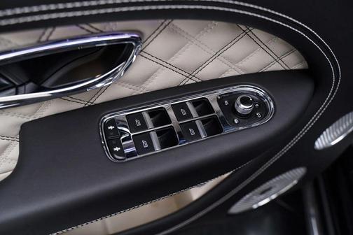 Black 2021 Bentley Bentayga V8