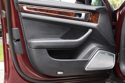 Burgundy Red Metallic 2018 Porsche Panamera Turbo