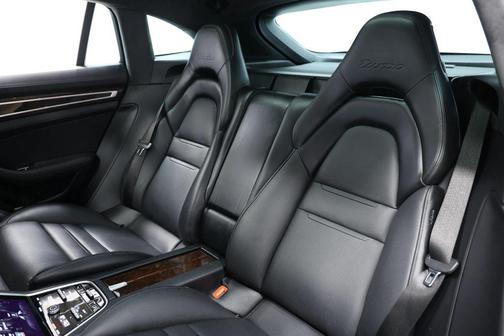 Burgundy Red Metallic 2018 Porsche Panamera Turbo