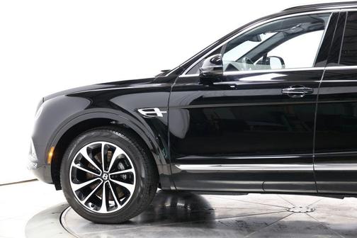 Black 2018 Bentley Bentayga W12 Signature