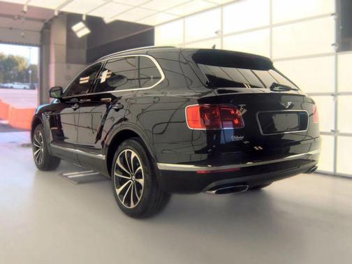Black 2018 Bentley Bentayga W12 Signature