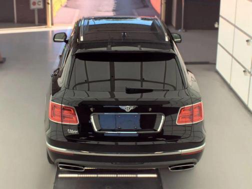 Black 2018 Bentley Bentayga W12 Signature
