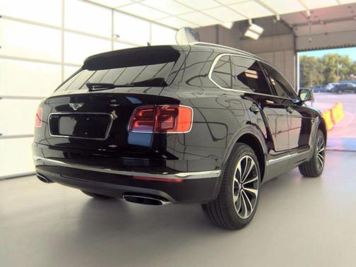 Black 2018 Bentley Bentayga W12 Signature