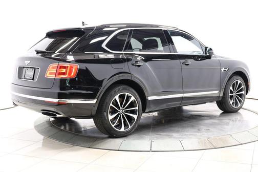 Black 2018 Bentley Bentayga W12 Signature