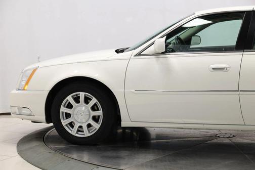 2010 Cadillac DTS Base