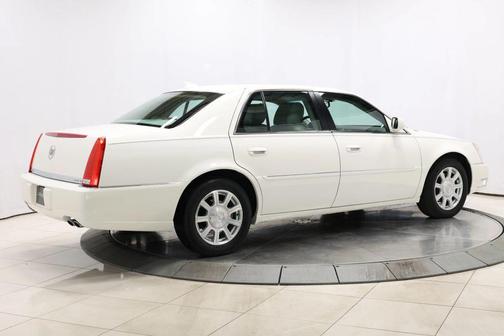 2010 Cadillac DTS Base