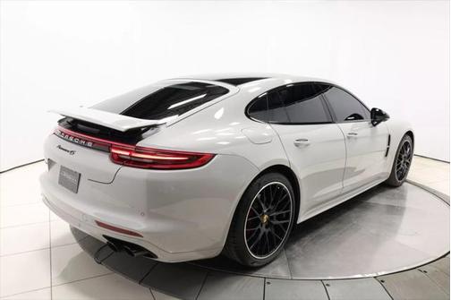 2017 Porsche Panamera 4S