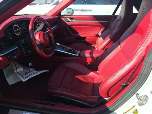 2022 Porsche 911 Carrera