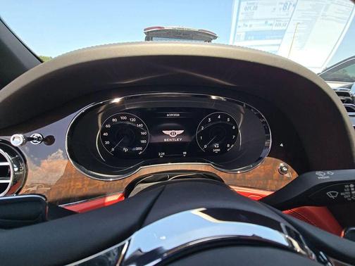 Beluga 2022 Bentley Bentayga V8