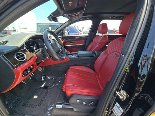 Beluga 2022 Bentley Bentayga V8