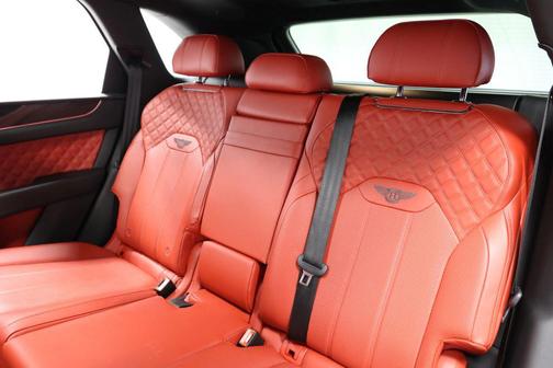 Beluga 2022 Bentley Bentayga V8