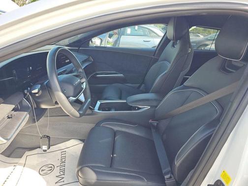 Stellar White Metallic 2023 Lucid Air Grand Touring