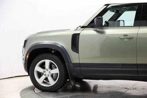 2022 Land Rover Defender 110 SE