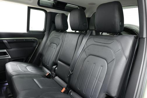 2022 Land Rover Defender 110 SE