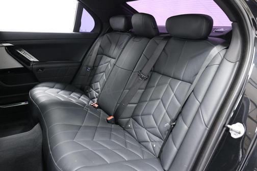 Black Sapphire Metallic 2023 BMW 740 i