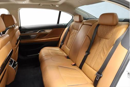 2021 BMW 750 i xDrive