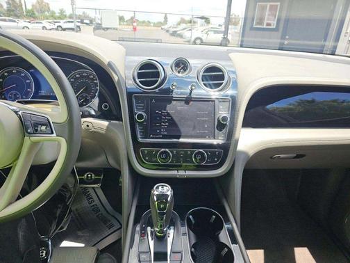 Extreme Silver 2018 Bentley Bentayga Onyx Edition