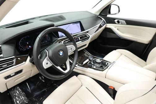 Mineral White Metallic 2021 BMW X7 xDrive40i