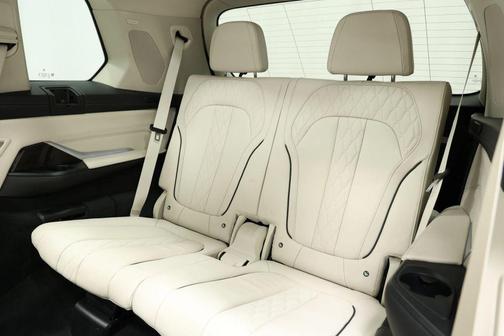 Mineral White Metallic 2021 BMW X7 xDrive40i