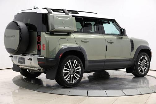 2023 Land Rover Defender 110 SE