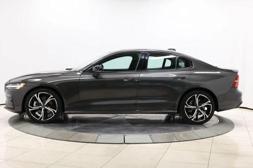 2024 Volvo S60 B5 Core Dark Theme