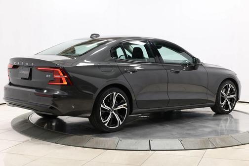 2024 Volvo S60 B5 Core Dark Theme
