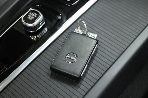 2024 Volvo S60 B5 Core Dark Theme