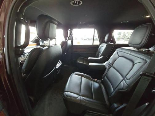 Burgundy Velvet Metallic Tinted Clearcoat 2018 Lincoln Navigator Select