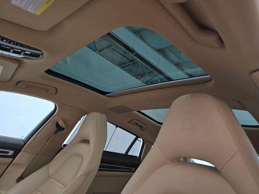 2018 Porsche Panamera 4 Executive