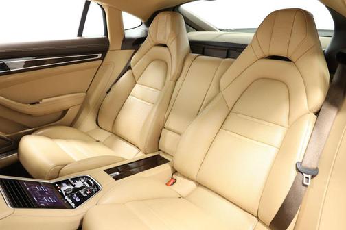 2018 Porsche Panamera 4 Executive