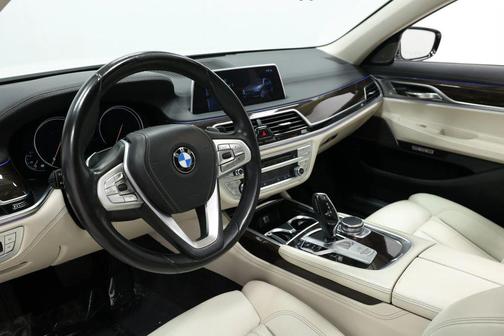2016 BMW 750 i xDrive
