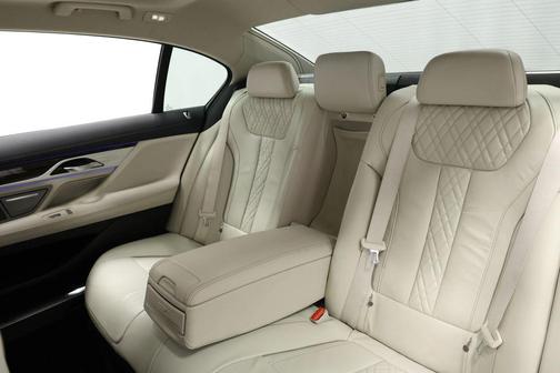 2016 BMW 750 i xDrive