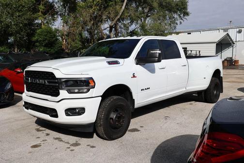 2023 RAM 3500 Big Horn Crew Cab 4x4 8' Box