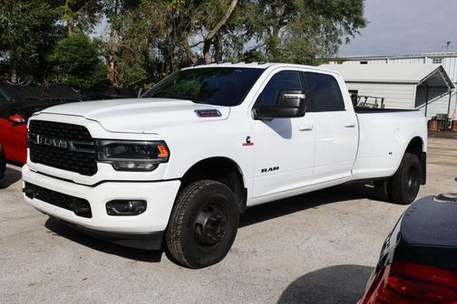 2023 RAM 3500 Big Horn Crew Cab 4x4 8' Box